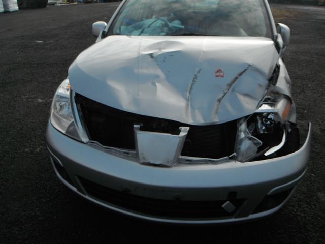 3N1BC13EX8L450544 - 2008 NISSAN VERSA S/SL SILVER photo 10