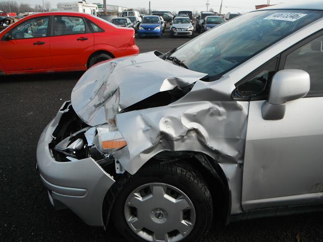 3N1BC13EX8L450544 - 2008 NISSAN VERSA S/SL SILVER photo 9