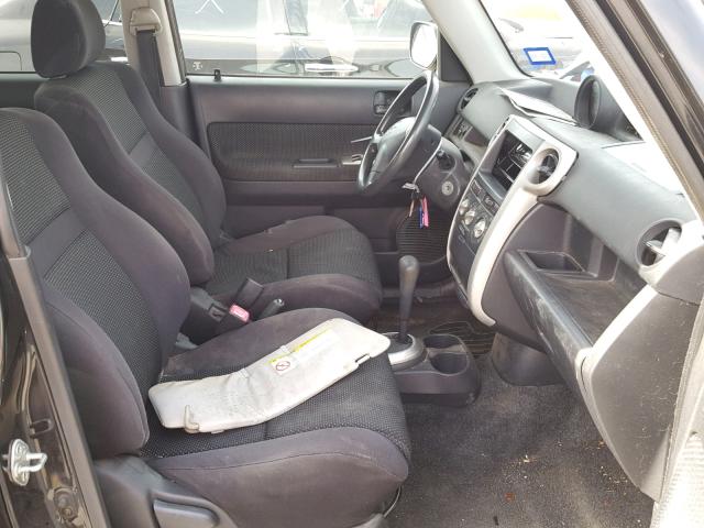 JTLKT324740147296 - 2004 TOYOTA SCION XB Schwarz Foto 5
