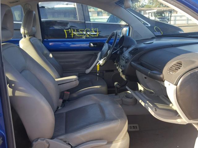 3VWDD21CX2M423918 - 2002 VOLKSWAGEN NEW BEETLE 蓝色 照片 5