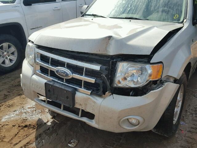 1FMCU93118KE67692 - 2008 FORD ESCAPE GOLD photo 9