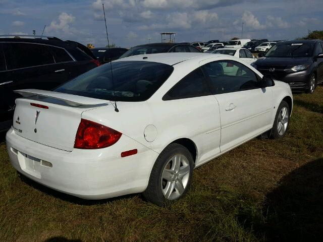 1G2AL18F587337362 - 2008 PONTIAC G5 WHITE photo 4