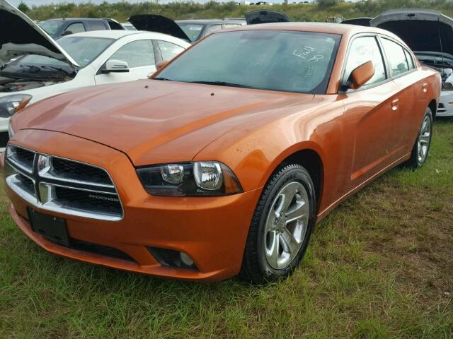 2B3CL3CG0BH539314 - 2011 DODGE CHARGER ORANGE photo 2