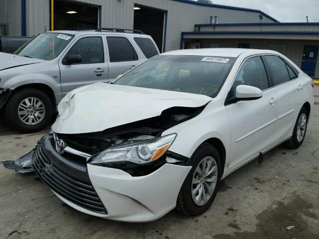 4T4BF1FK5FR474664 - 2015 TOYOTA CAMRY LE WHITE photo 2