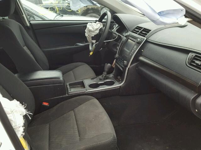 4T4BF1FK5FR474664 - 2015 TOYOTA CAMRY LE 白色 照片 5