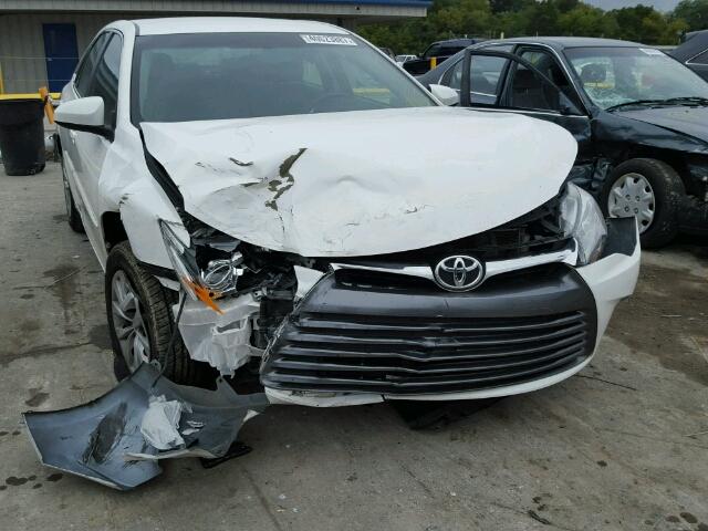 4T4BF1FK5FR474664 - 2015 TOYOTA CAMRY LE 白色 照片 9