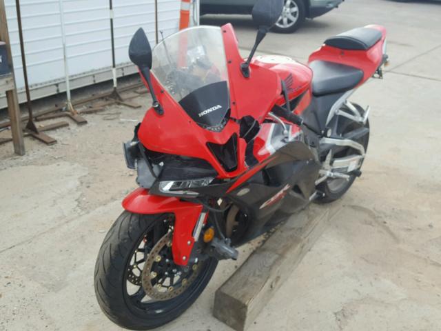 JH2PC4040BK400932 - 2011 HONDA CBR600 RR RED photo 2