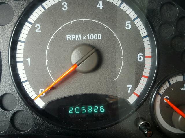 1J4GL38K95W614217 - 2005 JEEP LIBERTY RE GREEN photo 8