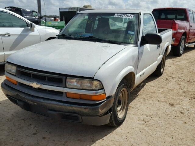 1GCCS14W828248352 - 2002 CHEVROLET S TRUCK WHITE photo 2