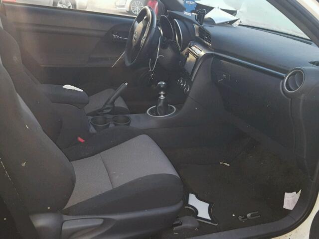 JTKJF5C7XGJ022643 - 2016 TOYOTA SCION TC 白色 照片 5