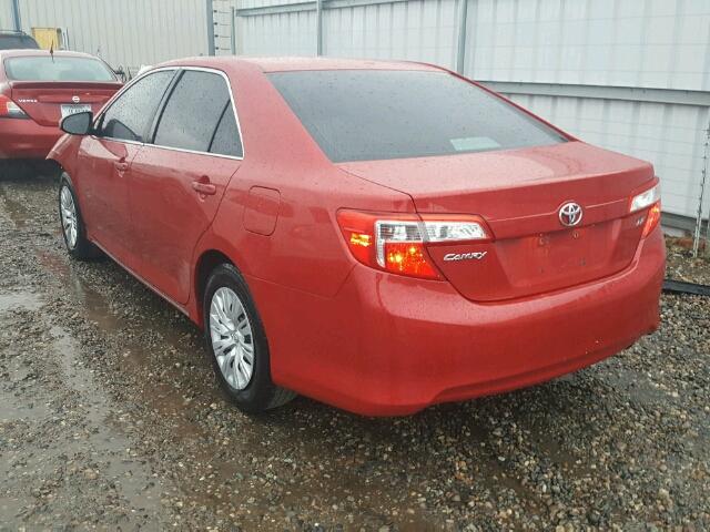 4T1BF1FK0CU585354 - 2012 TOYOTA CAMRY RED photo 3