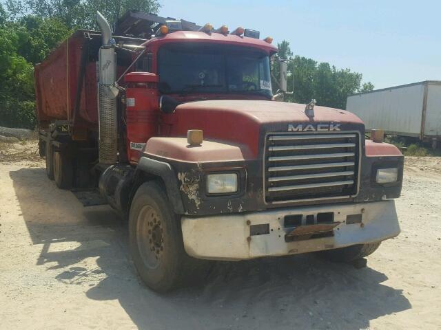 1M2P289Y6VM023486 - 1997 MACK 600 RD600 RED photo 1