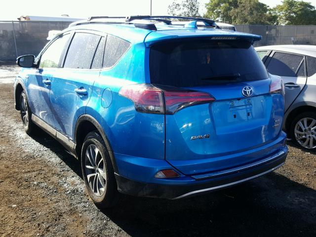 JTMRJREV3HD142389 - 2017 TOYOTA RAV4 HV LE BLUE photo 3