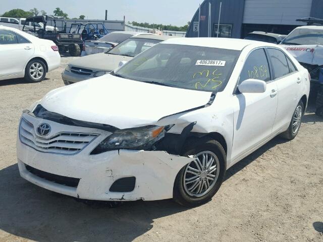 4T1BF3EK2AU579713 - 2010 TOYOTA CAMRY BASE WHITE photo 2