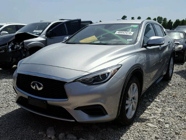 SJKCH5CP6JA058795 - 2018 INFINITI QX30 BASE RED photo 2