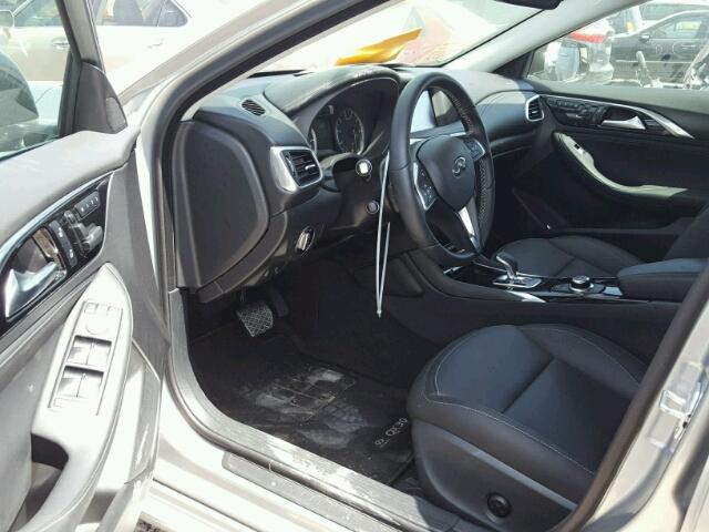 SJKCH5CP6JA058795 - 2018 INFINITI QX30 BASE RED photo 9