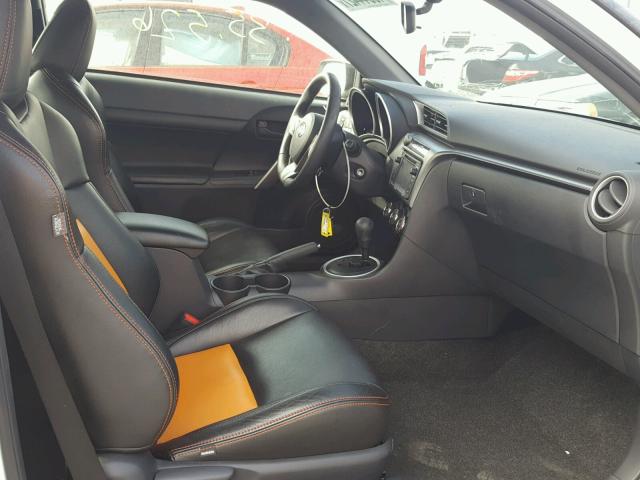 JTKJF5C75E3083626 - 2014 TOYOTA SCION TC 白色 照片 5