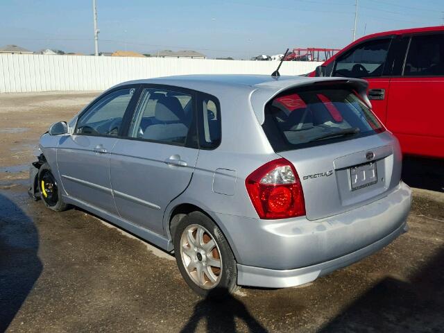 KNAFE161355077289 - 2005 KIA SPECTRA5 SILVER photo 3