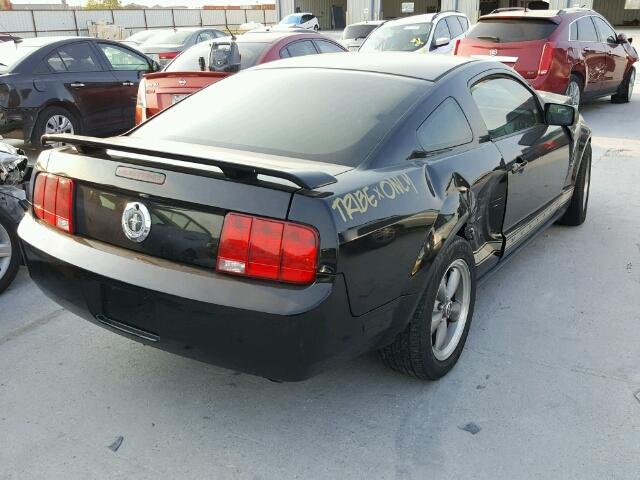 1ZVFT80N365191014 - 2006 FORD MUSTANG BLACK photo 4