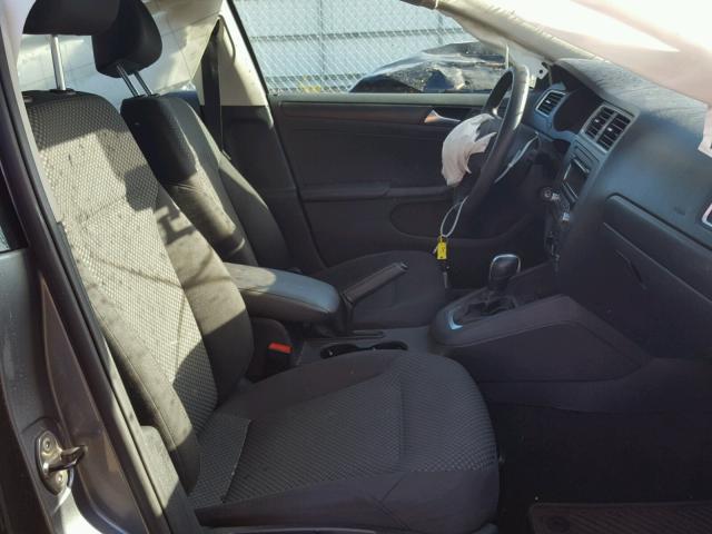 3VW2K7AJ7EM214598 - 2014 VOLKSWAGEN JETTA BASE 灰色 照片 5