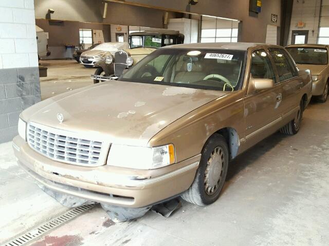 1G6KD54Y7WU787981 - 1998 CADILLAC DEVILLE GOLD photo 2