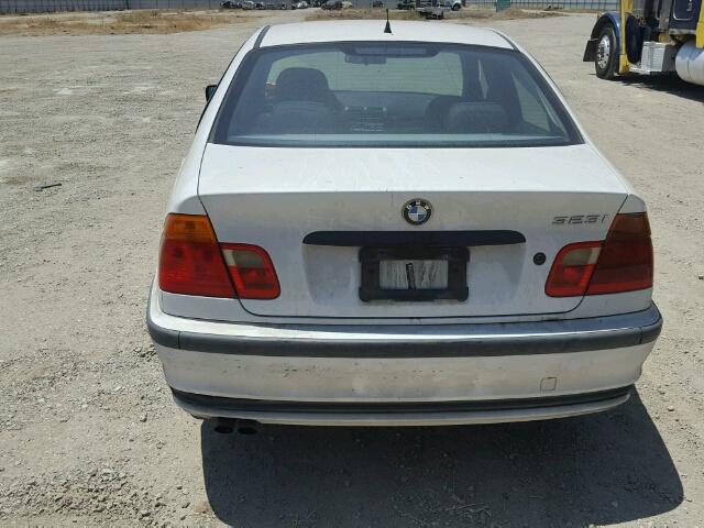 WBAAM3336XCA80073 - 1999 BMW 323I WHITE photo 9