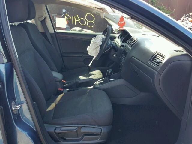 3VW2K7AJ7FM252415 - 2015 VOLKSWAGEN JETTA BASE Կապույտ լուսանկար 5