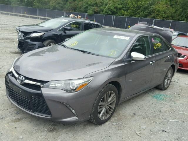 4T1BF1FK0FU929284 - 2015 TOYOTA CAMRY LE 灰色 照片 2