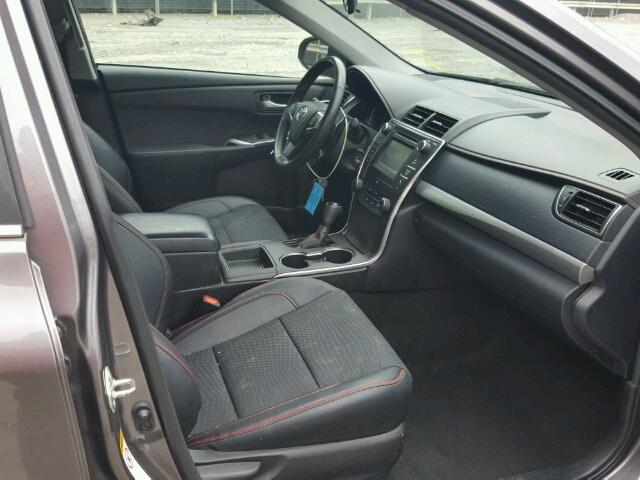 4T1BF1FK0FU929284 - 2015 TOYOTA CAMRY LE 灰色 照片 5