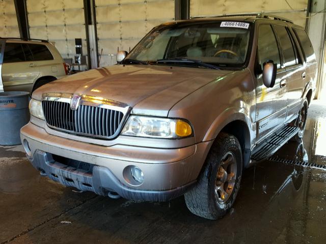 5LMFU28A0YLJ29799 - 2000 LINCOLN NAVIGATOR BEIGE photo 2