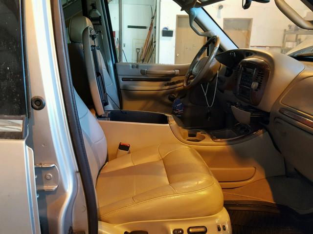 5LMFU28A0YLJ29799 - 2000 LINCOLN NAVIGATOR BEIGE photo 5