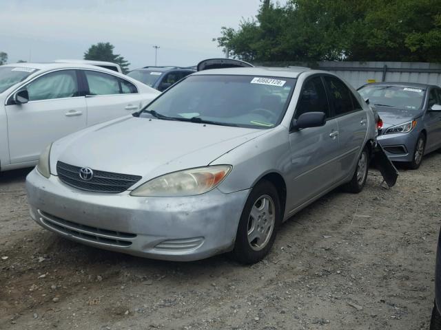 4T1BF32KX2U021517 - 2002 TOYOTA CAMRY LE/X SILVER photo 2