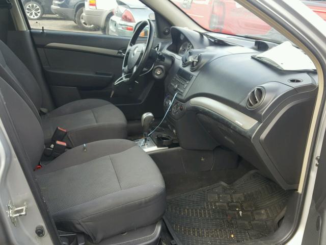 KL1TD56E99B316443 - 2009 CHEVROLET AVEO LS SILVER photo 5