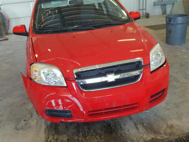 KL1TD56E89B328387 - 2009 CHEVROLET AVEO LS RED photo 9
