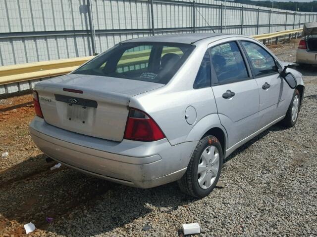 1FAFP34N77W181611 - 2007 FORD FOCUS ZX4 SILVER photo 4