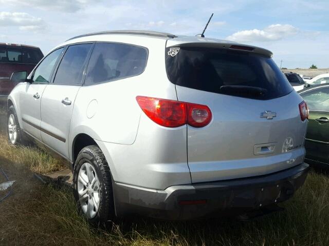 1GNKRFED9BJ304591 - 2011 CHEVROLET TRAVERSE SILVER photo 3