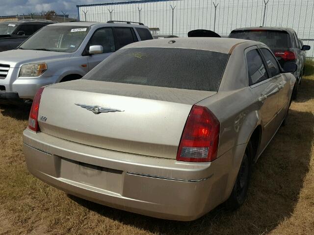 2C3LA53G37H692572 - 2007 CHRYSLER 300 TAN photo 4