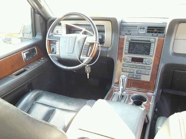 5LMJJ2J50BEJ09337 - 2011 LINCOLN NAVIGATOR 白色 照片 9