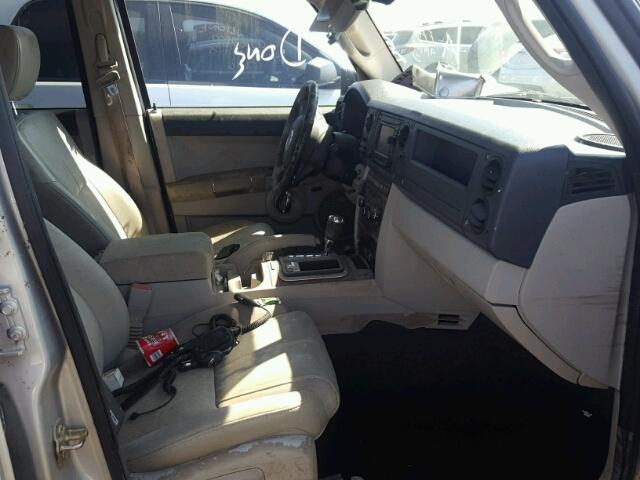 1J8HG58297C672058 - 2007 JEEP COMMANDER TAN photo 5