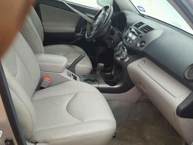 2T3BK4DV7BW051946 - 2011 TOYOTA RAV4 银色 照片 5