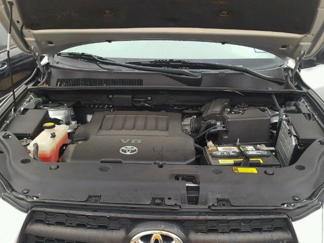2T3BK4DV7BW051946 - 2011 TOYOTA RAV4 银色 照片 7