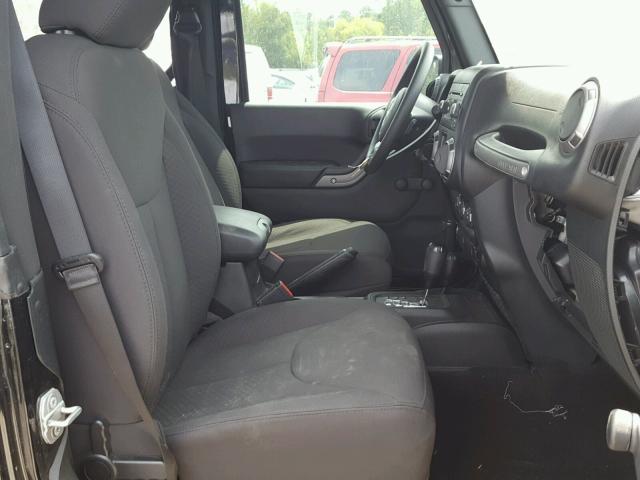 1C4AJWAG4HL704955 - 2017 JEEP WRANGLER S შავი ფოტო 5