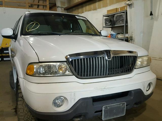 5LMFU28R31LJ22423 - 2001 LINCOLN NAVIGATOR 白色 照片 9