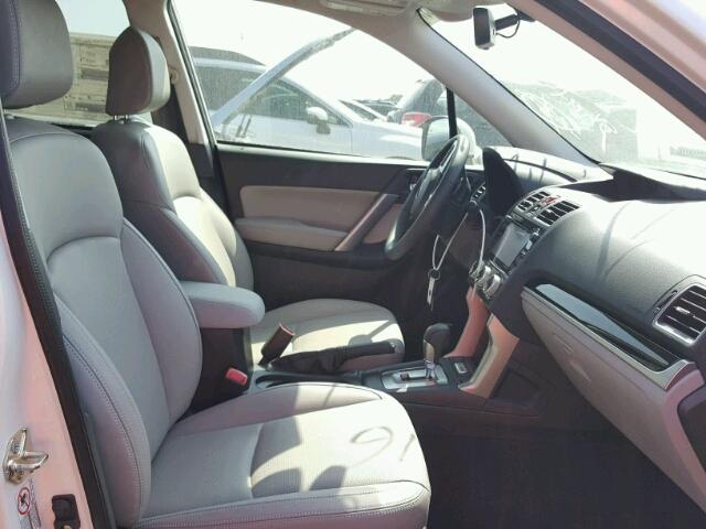 JF2SJARC6JH428197 - 2018 SUBARU FORESTER 2 WHITE photo 5