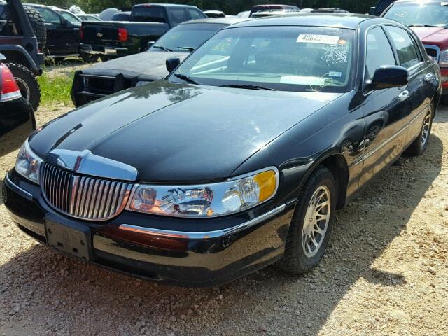 1LNHM82W8YY763027 - 2000 LINCOLN TOWN CAR BLACK photo 2