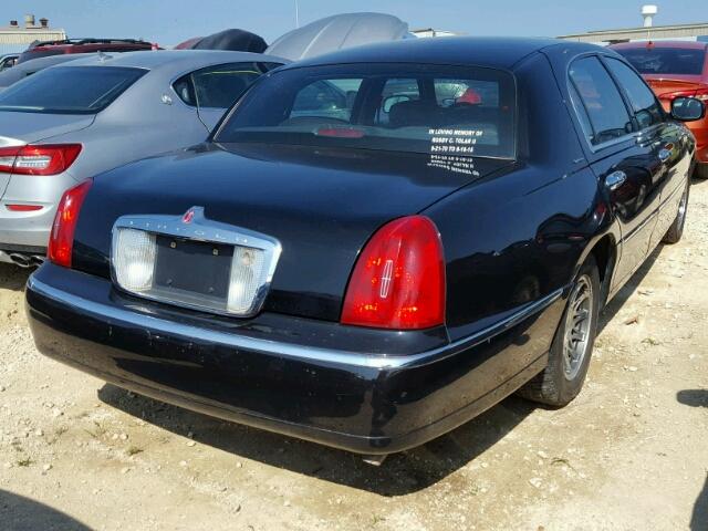 1LNHM82W8YY763027 - 2000 LINCOLN TOWN CAR BLACK photo 4