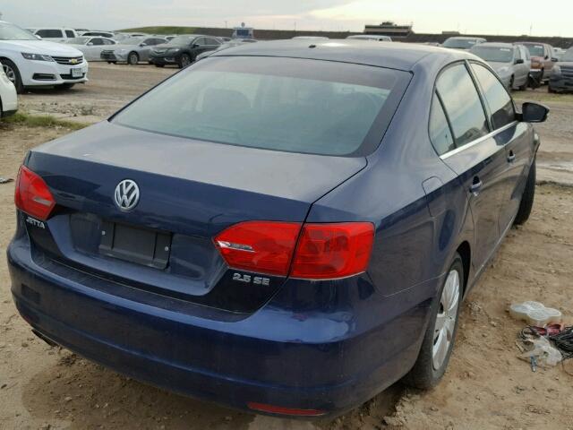 3VWDP7AJ9DM407215 - 2013 VOLKSWAGEN JETTA SE BLUE photo 4