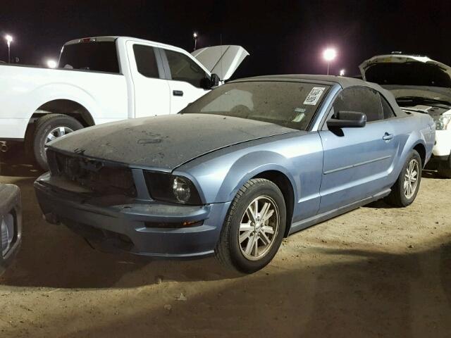 1ZVFT84NX75262186 - 2007 FORD MUSTANG BLUE photo 2