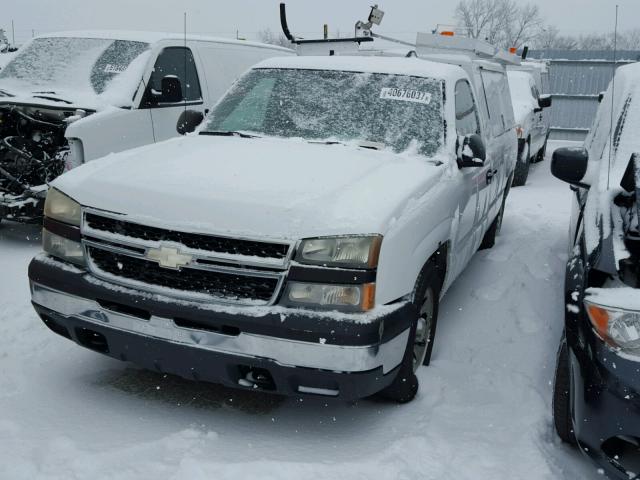 1GCEC14X57Z145115 - 2007 CHEVROLET SILVERADO WHITE photo 2