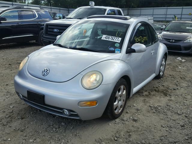 3VWCK21C82M409923 - 2002 VOLKSWAGEN NEW BEETLE 银色 照片 2